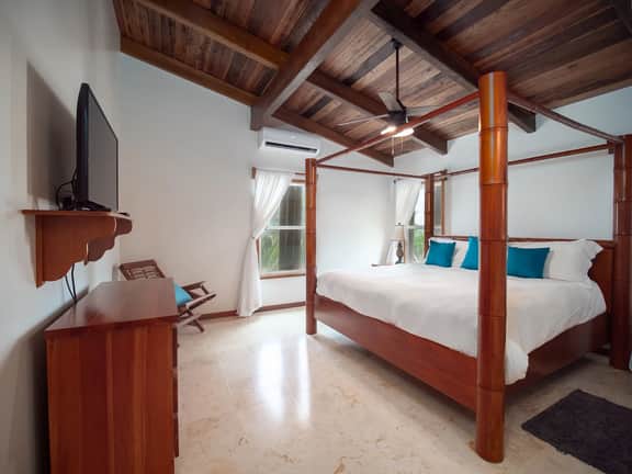 RBR 1-1C Oceanfront 2 BR
