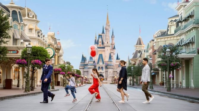 Disney World 50th Anniversary Once-In-A-Generation VIP Tour